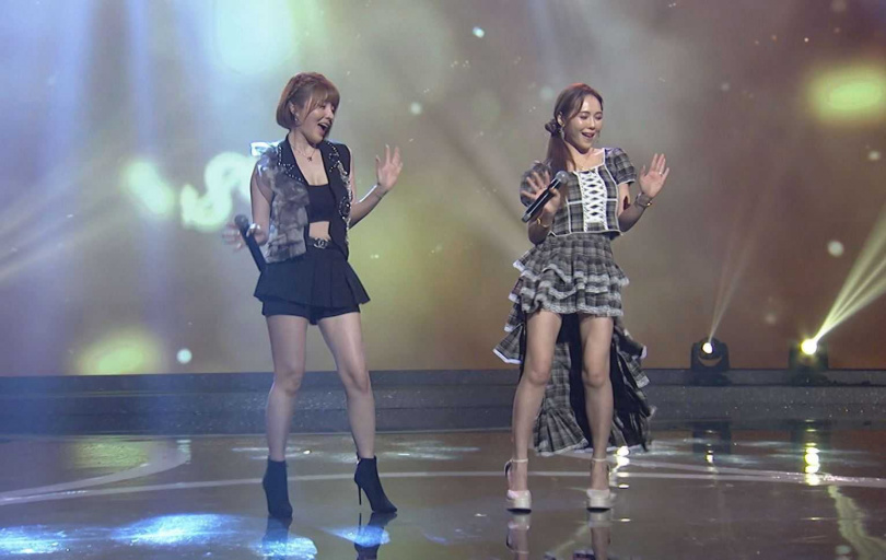 蕭玉芬、吳申梅在本周「獨領風騷尾牙必勝金曲」單元中,帶來〈Money我愛你〉。(圖/中視提供)