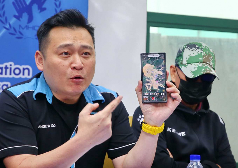 胡杰良深入柬國烏拜川實地拍攝，指出該園區設有高牆與碎玻璃，戒備森嚴、宛如監獄。（圖／翻攝自中國報）