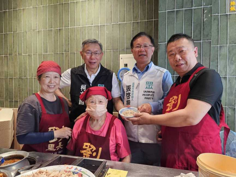 不少嘉義市跨黨派鄉親支持前立委張啓楷，有望成為藍白合示範典範。（圖／翻攝自民眾黨媒體群組）