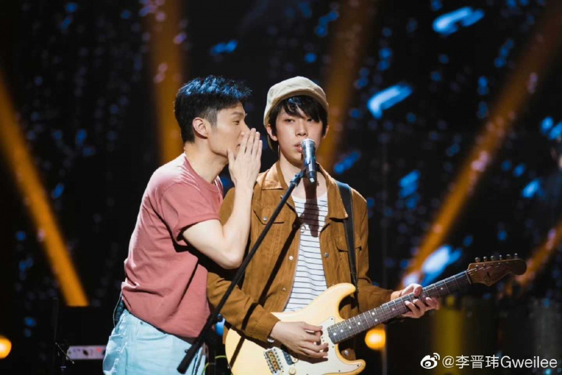 參加《一起樂隊吧》後，李晉瑋如願加入李榮浩戰隊。（圖／翻攝自李晉瑋微博）