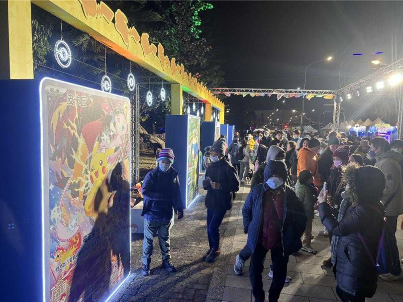 2025台灣燈會在桃園，9日為試營運期間碰上的首假日，桃園捷運公司統計整體運量吸引了近30萬人次進出站。桃園市政府新聞處表示，若對照燈會試營運前一個週末，運量則是增加了近6.8萬人次。（圖／中國時報廖姮玥攝）