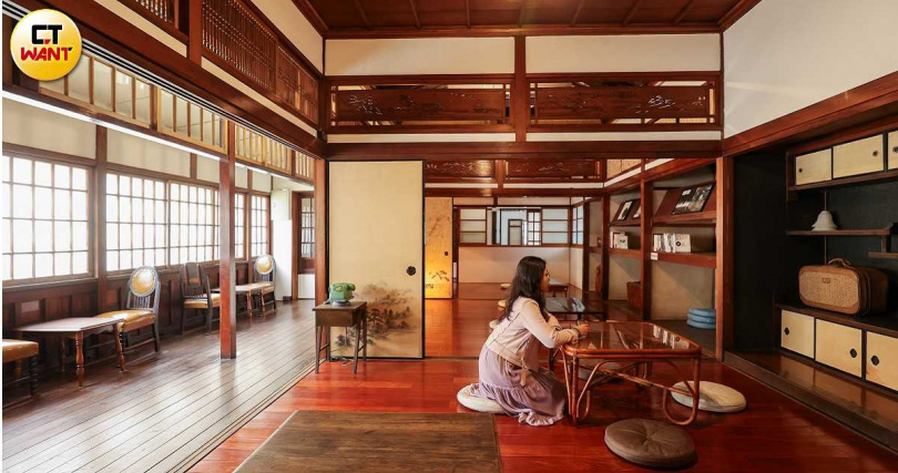 和室早期被蔡家做為臥房使用，空間中可見留有歲月痕跡的老紙門。（圖／林士傑攝）