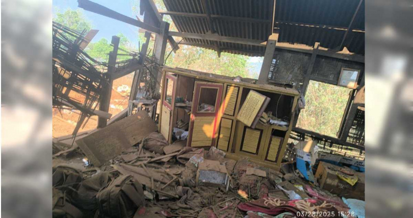 緬甸28日下午發生規模8.2強震，怎料地震過後不到3小時，國內的反抗勢力緬甸軍政府竟對平民區發動空襲，導致7人死亡。（圖／擷取自X）