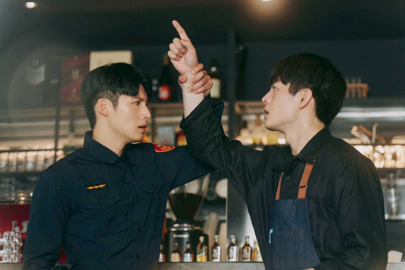 BL青春喜劇《整個世界,只有你連上了我》殺青,劉育仁(左)、邱以太(右)首度搭檔,誕生全新天菜CP攜手辦案。(圖/好勁影業)