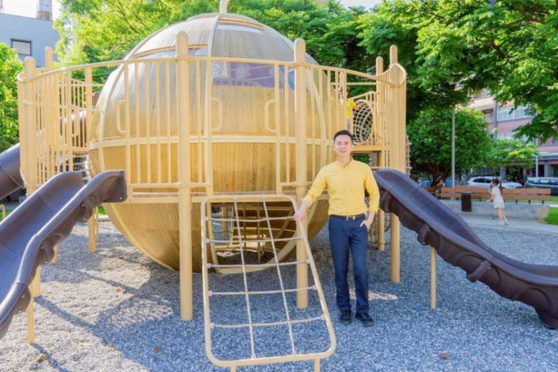 竹北市長鄭朝方(圖)邀請大小朋友共享竹北共融生活。(圖/翻攝自竹北市公所媒體群組)