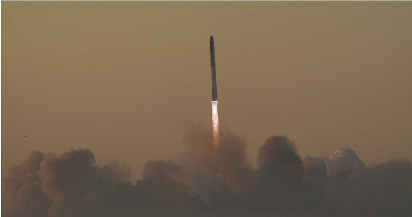 SpaceX第九次星艦試飛從德州發射，火箭升空後不久即發生高空解體。（圖／達志／美聯社）