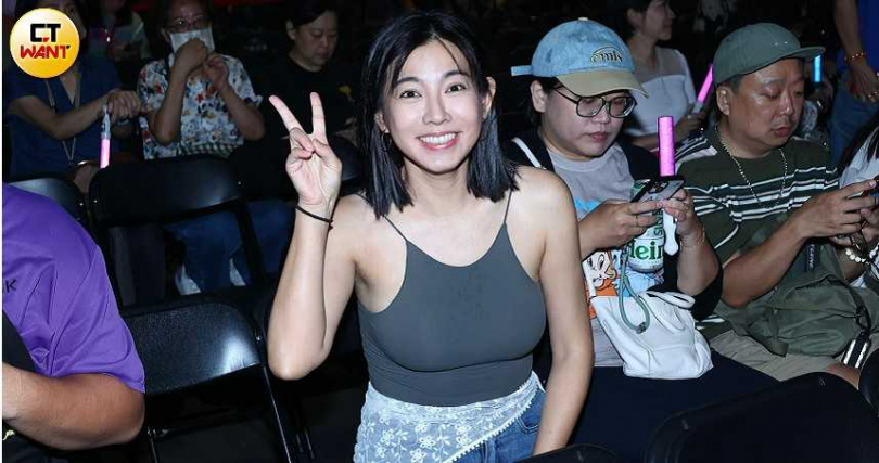 米可白朝聖温嵐演唱會，坦言愛犬過世至今還沒平復好心情。（圖／焦正德攝）