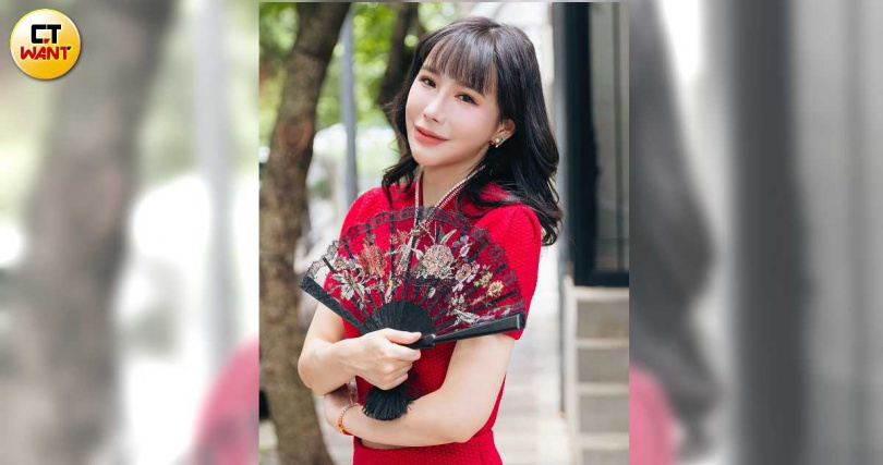 原本家境優渥的夢露老師，在父親事業失敗後全家陷入經濟困境。（圖／楊澍攝）