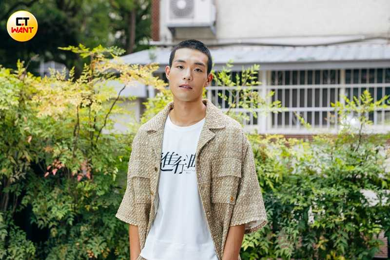 牧森高中時期每次經過走廊，就會吸引來愛慕者的尖叫聲。（圖／楊澍攝）