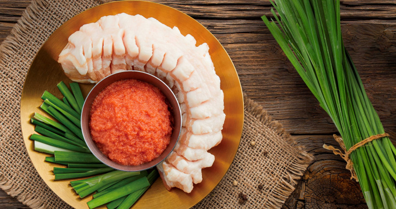 老饕厚切豬五花左明太子醬。（圖片提供／八色烤肉）