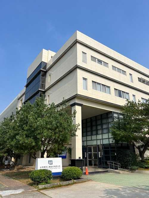 台灣懷霖工業總部外觀。這家自板金代工起家的企業,歷經多重挑戰仍持續轉型,如今已跨足航太與半導體領域。(圖片提供/懷霖工業)