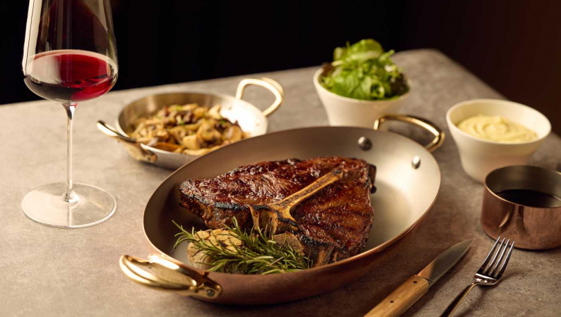 「Theorie Theory」法式牛排館同時供應牛排與法餐，並且配菜、醬料皆為單點，讓客人自由選擇、隨心搭配。（圖／Théorie Theory提供）