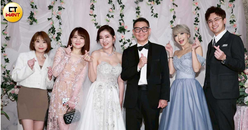 劉盈盈補辦婚宴,席開百桌熱鬧非凡。她特別邀請好友Makiyo擔任伴娘。(圖/蘇聖倫攝)