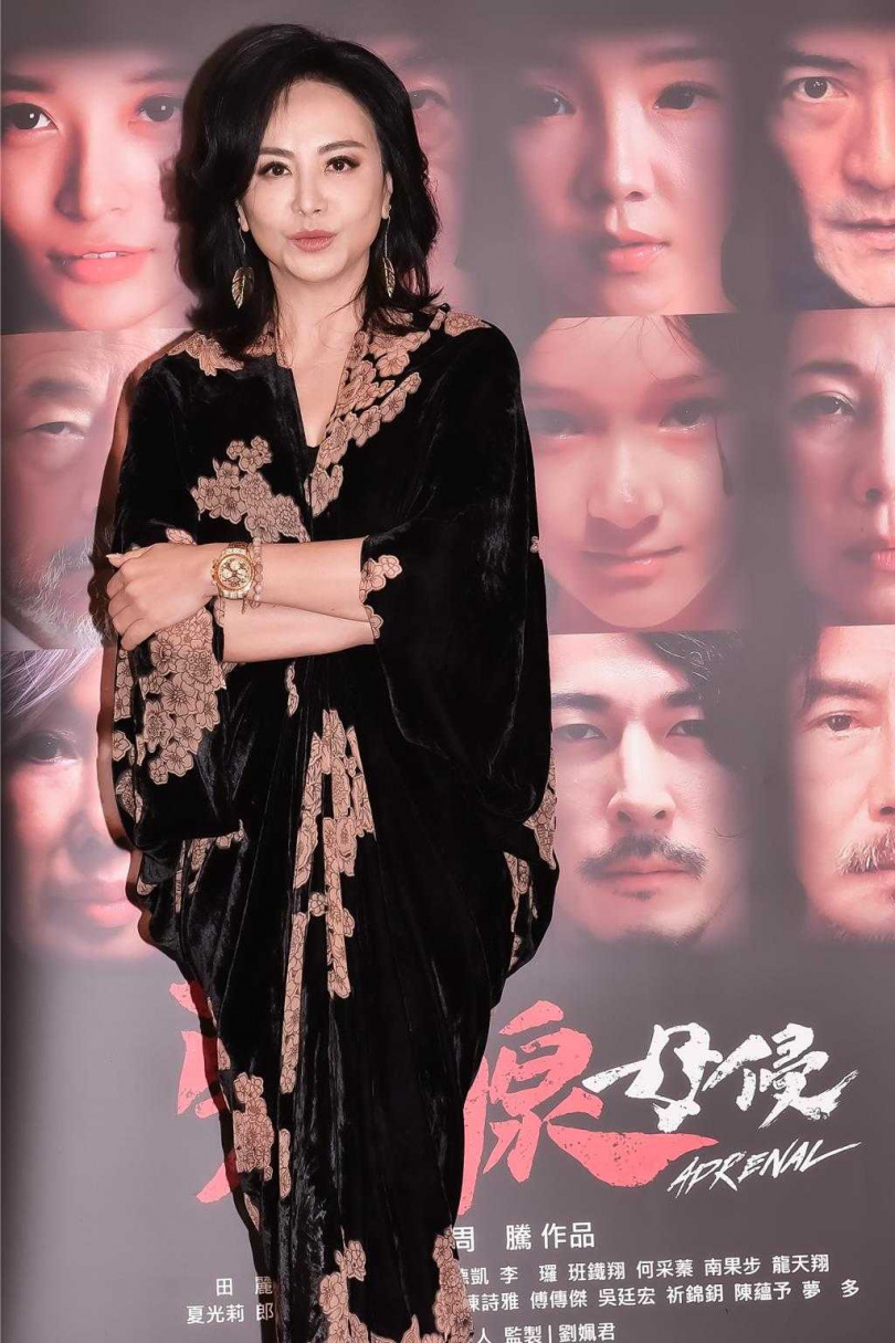 田麗因拍古裝劇《逐玉》人氣再攀高，在新片《腎上腺母侵》飾演冷靜女刑警。（圖／陽科國際提供）