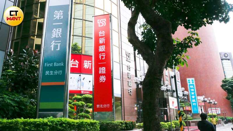 雖然第2戶購屋貸款成數已從5成調高到6成，但若以總價2000萬元房屋來說，自備款仍要800萬元，對很多換屋族或需求者來說，問題根本沒解決。（圖／黃耀徵攝）