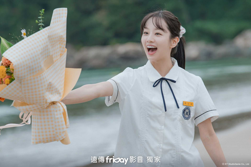惠利穿制服被讚毫無違和感。(圖/friDay影音提供)