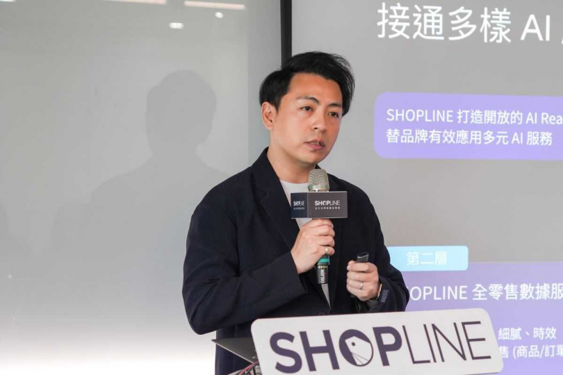 SHOPLINE 產品副總賴哲文展示 MCP 應用與成果,協助品牌透過 AI Agent 加速營運流程與決策效率。(圖片提供/SHOPLINE)