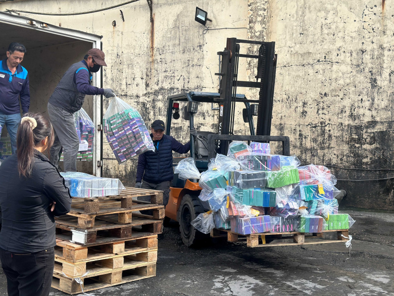 《菸害防制法》修法施行滿周年，新北市衛生局已裁處輸入電子煙或加熱菸118件，累計監督銷毀近7000條加熱菸及加熱菸主機、類菸品等違規貨品，國健署遭批延宕加熱菸審議進度，導致稅捐稅收大量流失。（圖／報系資料照）