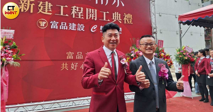 「富品南京」未來將由創意家行銷代銷。左為創意家行銷董事長王明正，右為富品建設董事長曾富瑋。（圖／林榮芳攝）