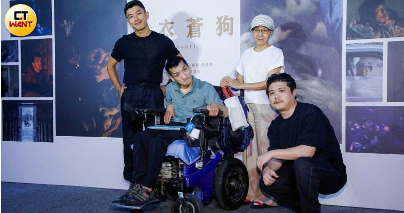 《白衣蒼狗》首映會，萬洛隆甘迦（左起）、腦麻演員郭書瑋、陸弈靜。（圖／趙文彬攝）