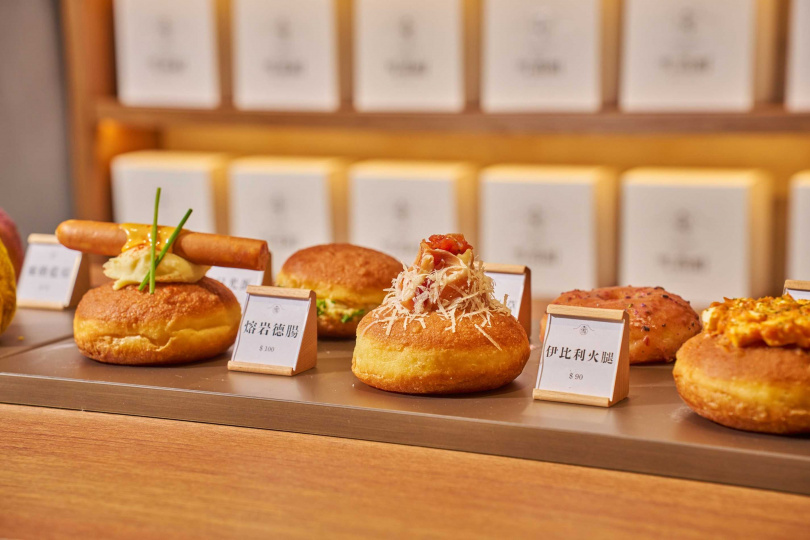 雪系町生ドーナツ在傳統工法中另融合創新技術及獨家配方，打造出口感柔軟綿滑如戚風蛋糕般的生甜甜圈。（圖／雪系町生ドーナツ提供）