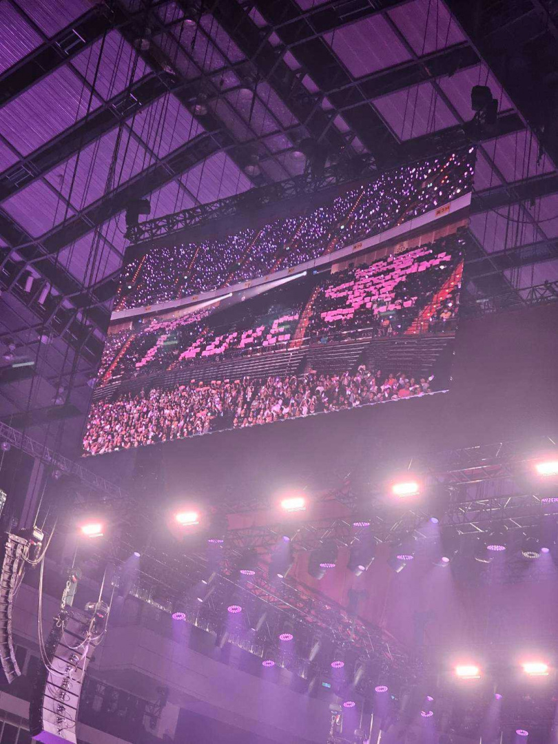 粉絲排字讓濱崎步驚訝脫口「你們怎麼做的」、「Oh my god」。（圖／大步整合行銷提供）