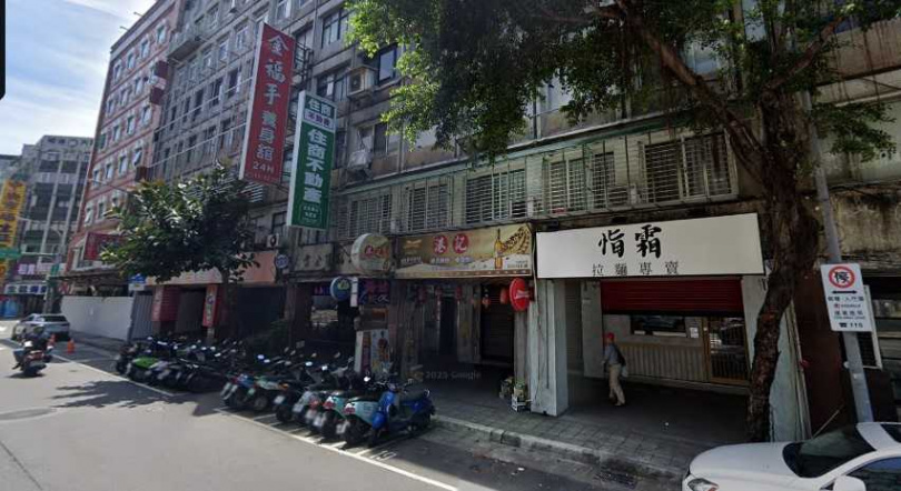 被投訴的是加盟住商不動產的「富寓雙城加盟店」，去年8月富寓房屋公司登記地址搬至長安東路，目前店名為「台北華山加盟店」。（圖／截至google map）