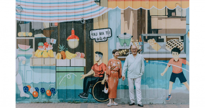 油麻地果欄的喧鬧人聲中,兩人體驗最道地的香港生活,映照出最真實的日常。(攝影/叮咚)