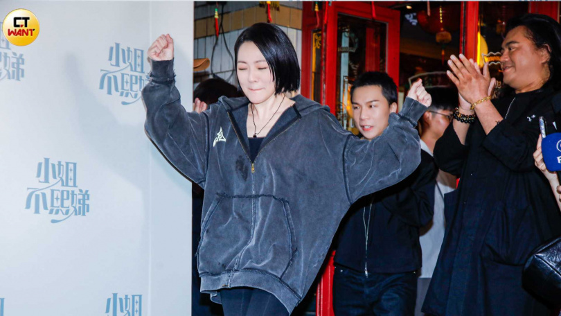 小S拿獎收到S媽跟具俊曄訊息。(圖/本刊攝影組)