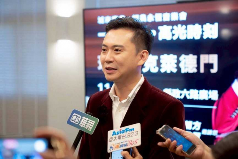 新竹縣竹北市長鄭朝方（右）提醒有意聆賞的民眾記得上竹北市公所官網進一步了解詳情。（圖／翻攝自竹北市公所媒體群組）