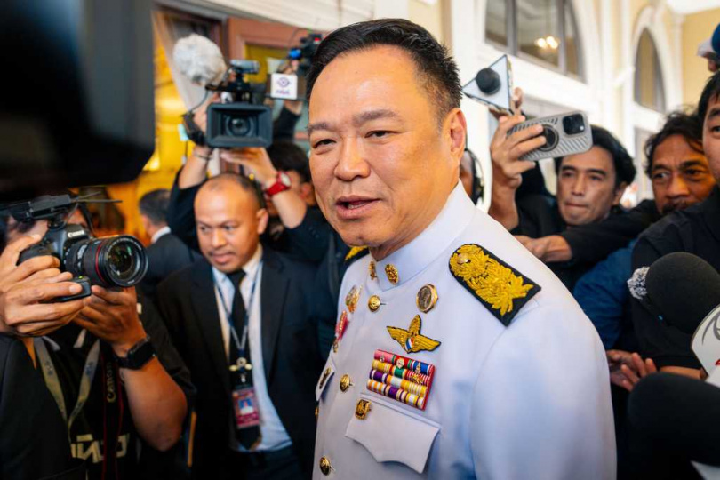 阿努廷宣布解散國會，最大在野黨人民黨指控政府違反協議，促使提前解散國會。