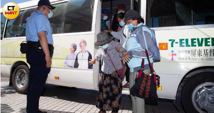 20日禮拜六下午2點將舉行一場長照基層醫護座談，健保署長陳亮妤將直面長照基層。圖非當事人與當事單位。（示意圖／黃耀徵攝）