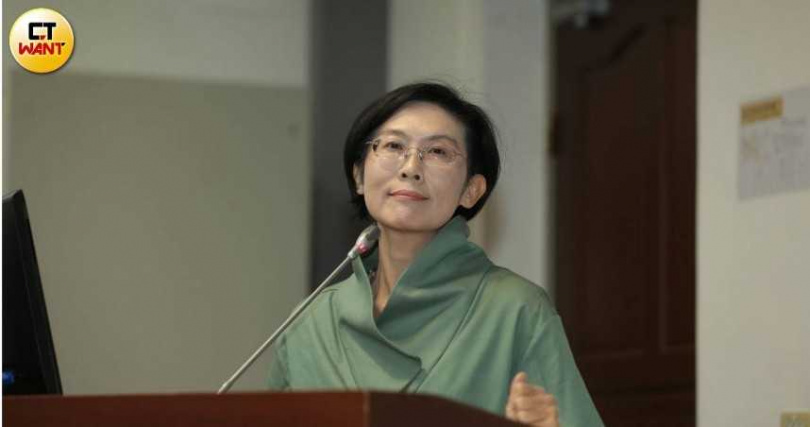 民進黨高雄市長參選人林岱樺支持營養午餐免費政策，並提出牛乳、體適能及外師等三項教育加碼構想。（圖／周志龍攝）