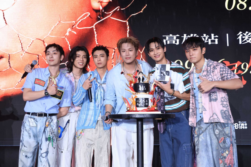 FEnix擔任嘉賓幫阿弟蕭景鴻慶生。(圖/相信音樂提供)