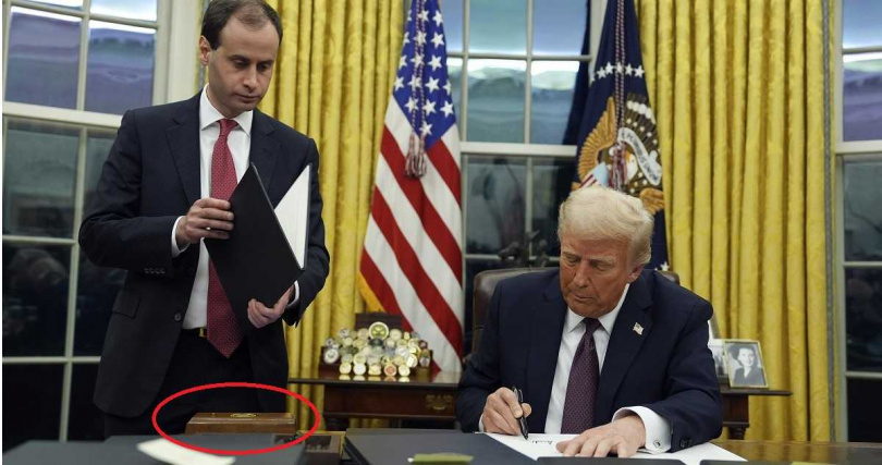 川普重返白宮，裝在木盒的「紅色按鈕」也回歸。（圖／達志／美聯社）