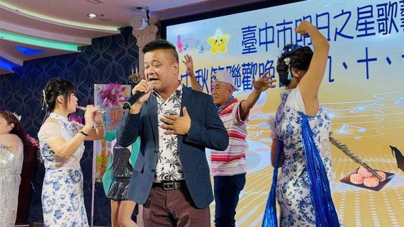 陳康岳以往商演時身形較圓潤些。（圖／王元照提供）