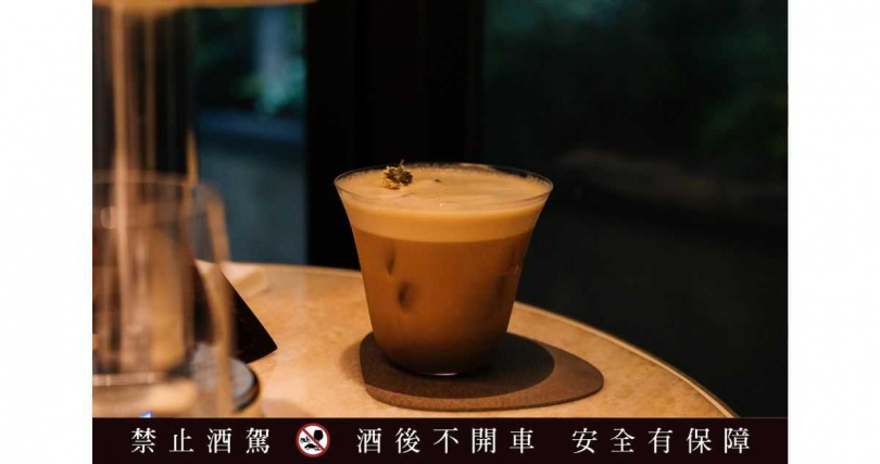 Glenfarclas 10 x 小尾巴 Tinytail 調飲|暮色浮沉 Milky Dusk(圖/Glenfarclas 格蘭花格提供)