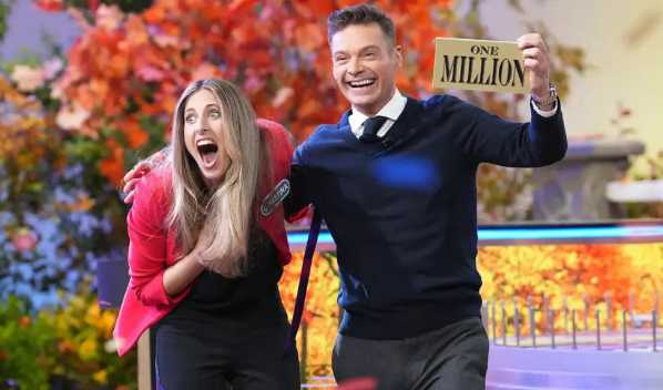 德雷維亞尼克興奮迎接主持人 Ryan Seacrest 公布百萬獎金，成為節目史上最高獎金得主之一。（圖／翻攝自CBS）