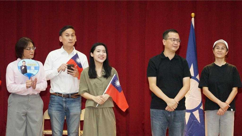 徐巧芯、葉元之、林倩綺和高金素梅等4位立委到高雄站台，齊聲力挺羅志強。（圖／中國時報丁治綱攝）