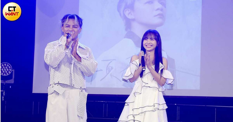 曾瑋中與徐凱希合唱華語版〈必巡〉。(圖/侯世駿攝)