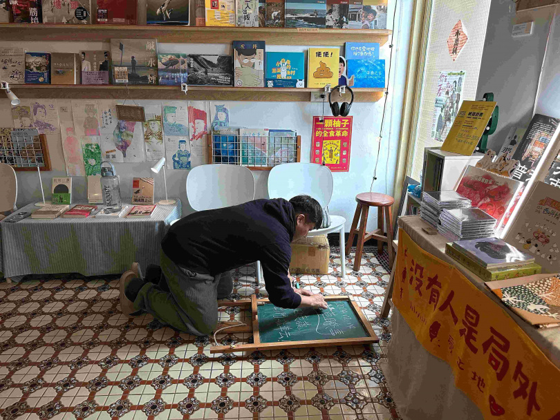 《書店裡的影像詩：停駐與穿越》將在中山73「首輪藝術電影」放映。（圖／海鵬提供）