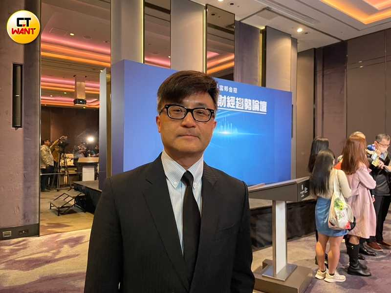 富邦投顧董事長陳奕光提醒，韓股原本是全球股市金絲雀，15日異常大跌6.77％，要特別留意台股過熱灰犀牛警訊。（圖／李蕙璇攝）