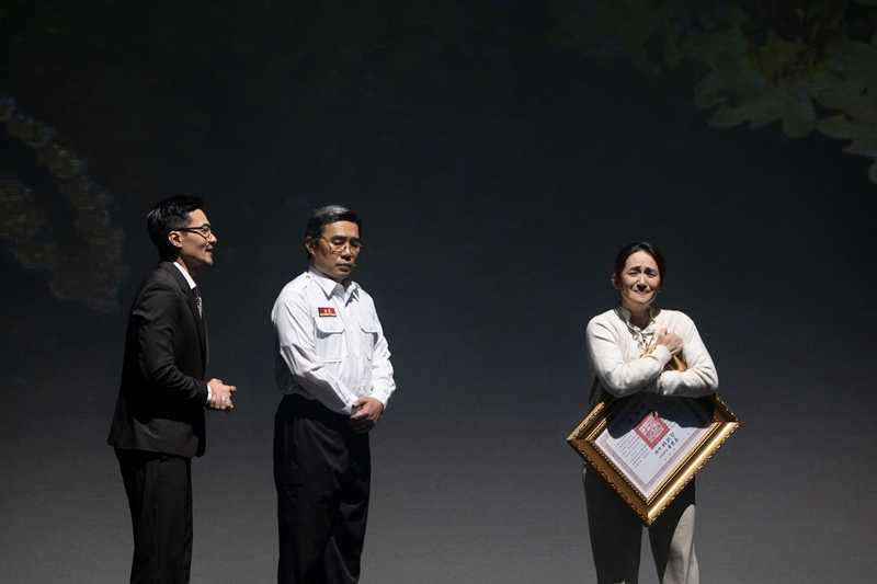 羅美玲（右）出演林義陽母親，真情表現令無數人動容。（圖／故事工廠提供）