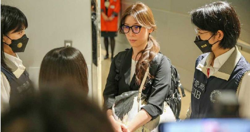 貴婦奈奈今（1日）凌晨飛抵台灣投案，但妝髮依舊完整，律師李怡貞認為，她此次返台勢必已經做好萬全準備。（圖／中國時報陳麒全攝）