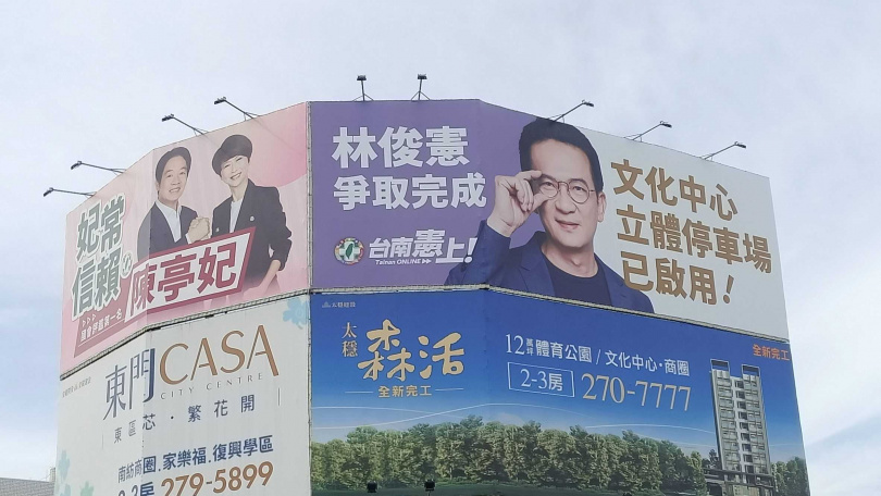 相較藍營仍受困大罷免及黨主席泥淖中，民進黨已經好整以暇的開始替2026縣市長選戰熱身。圖為有意角逐民進黨台南市長候選人的立委林俊憲，看板已佔滿台南大街小巷。（圖／報系資料照）
