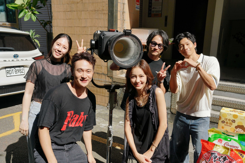 蔡亘晏（左起）、劉冠廷、陳意涵、楊銘威、黃冠智現身《新手上路》開鏡儀式。（圖／文策院與四方四隅提供）