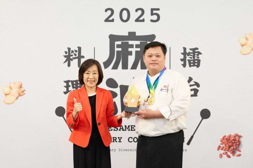「2025麻油料理擂台競賽」決賽經過激烈競爭,由「台北凱達大飯店-家宴中餐廳」的〈老火甘蔗頭麻油雞〉勇奪傳統組金獎。(圖片提供/經濟部)