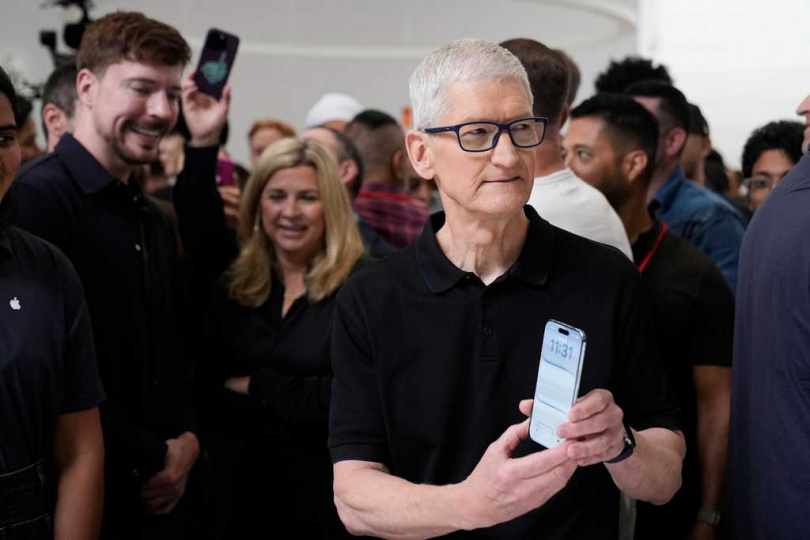 iPhone歷代Pro Max機型重量變化圖。iPhone 18 Pro Max若真如爆料所言突破240克，將成系列最重手機。