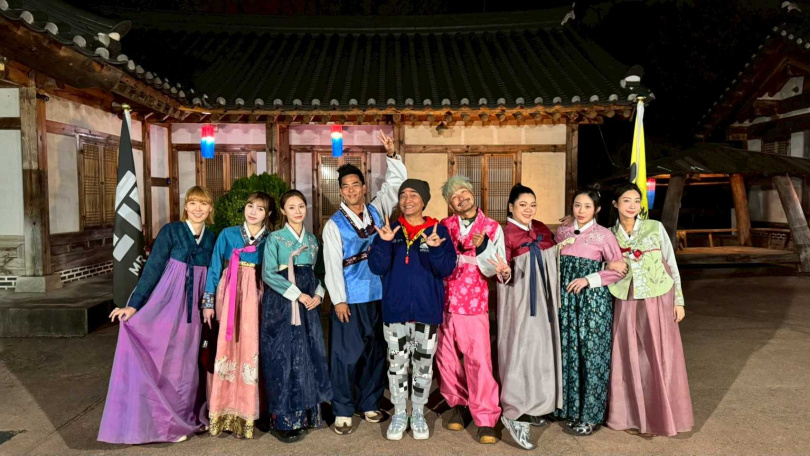 李懿（左起）、草莓、莊錠欣、柯有倫、吳宗憲、KID、Amanda、梓梓、陳華。（圖／綜藝玩很大提供）