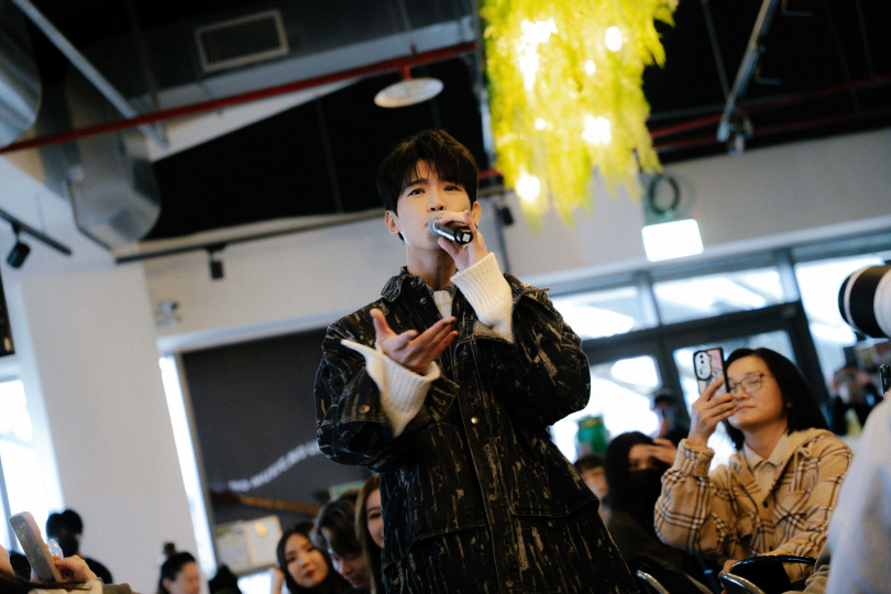 洪言翔一開場就忍不住哽咽。(圖/抓馬文化提供)